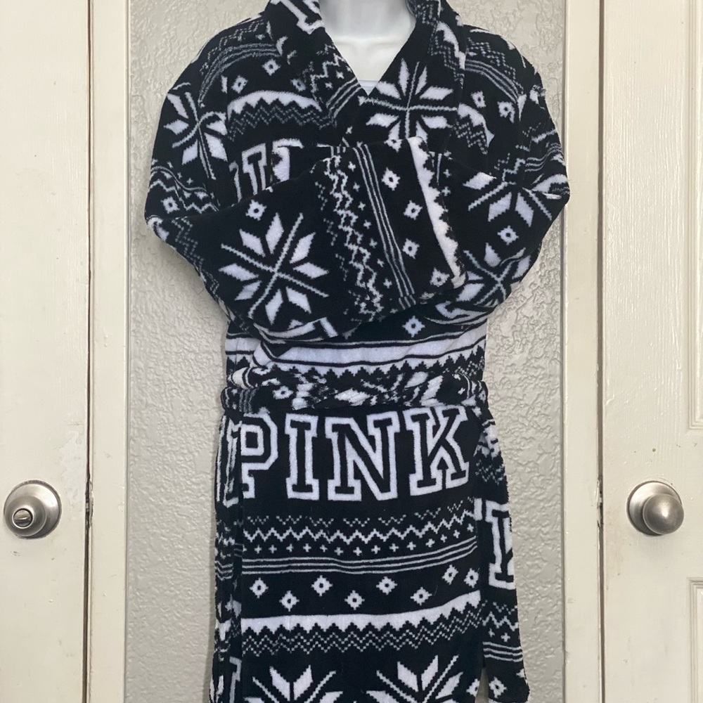 VS PINK Snowflake Robe M/L - Picture 2 of 9